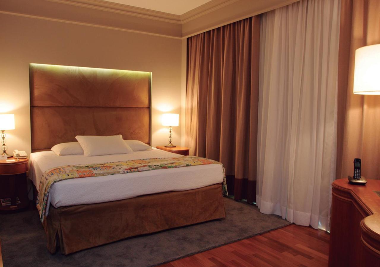 Hotel Gran Estanplaza Berrini São Paulo Exterior foto A bedroom
