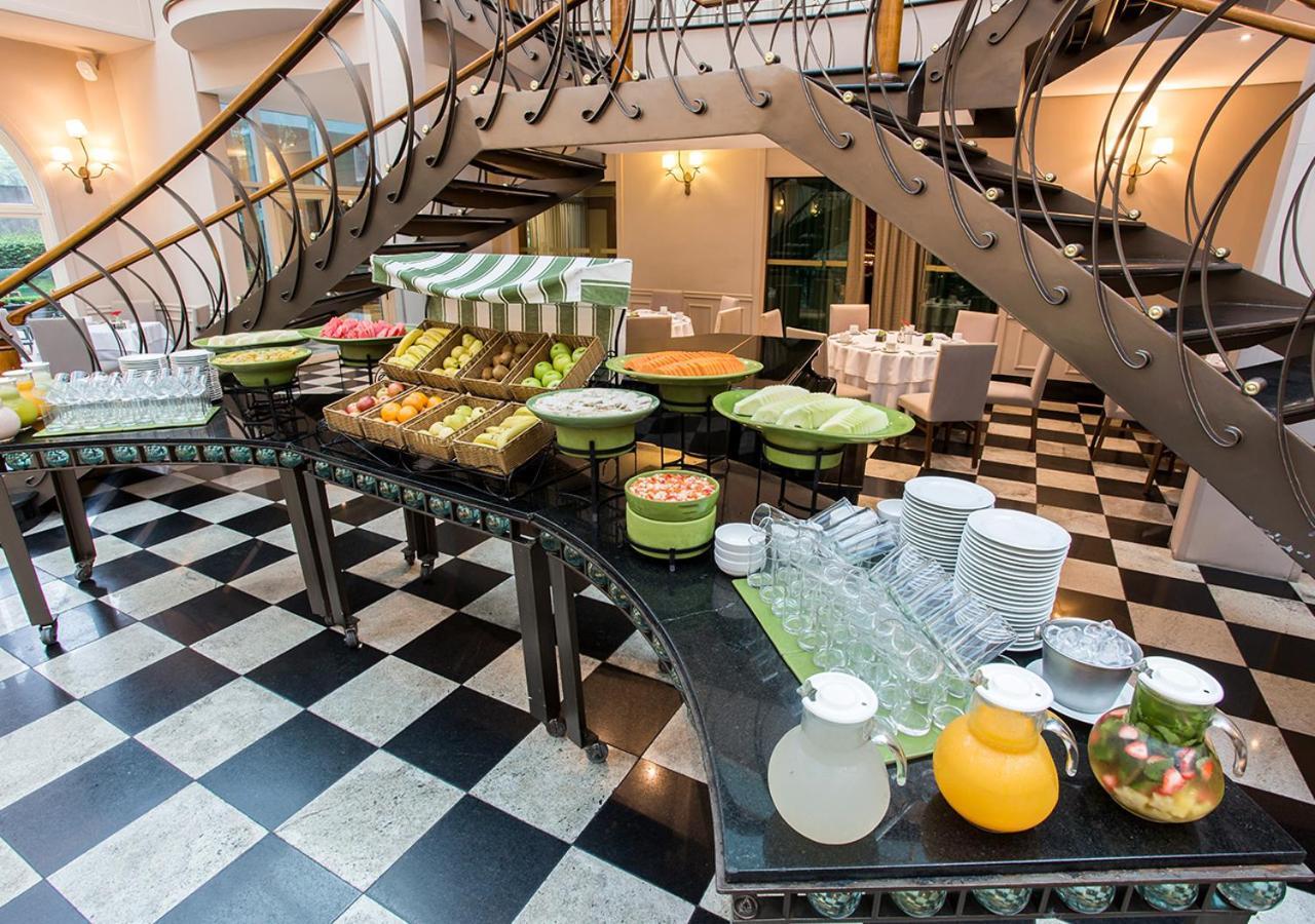 Hotel Gran Estanplaza Berrini São Paulo Exterior foto Breakfast buffet at a hotel