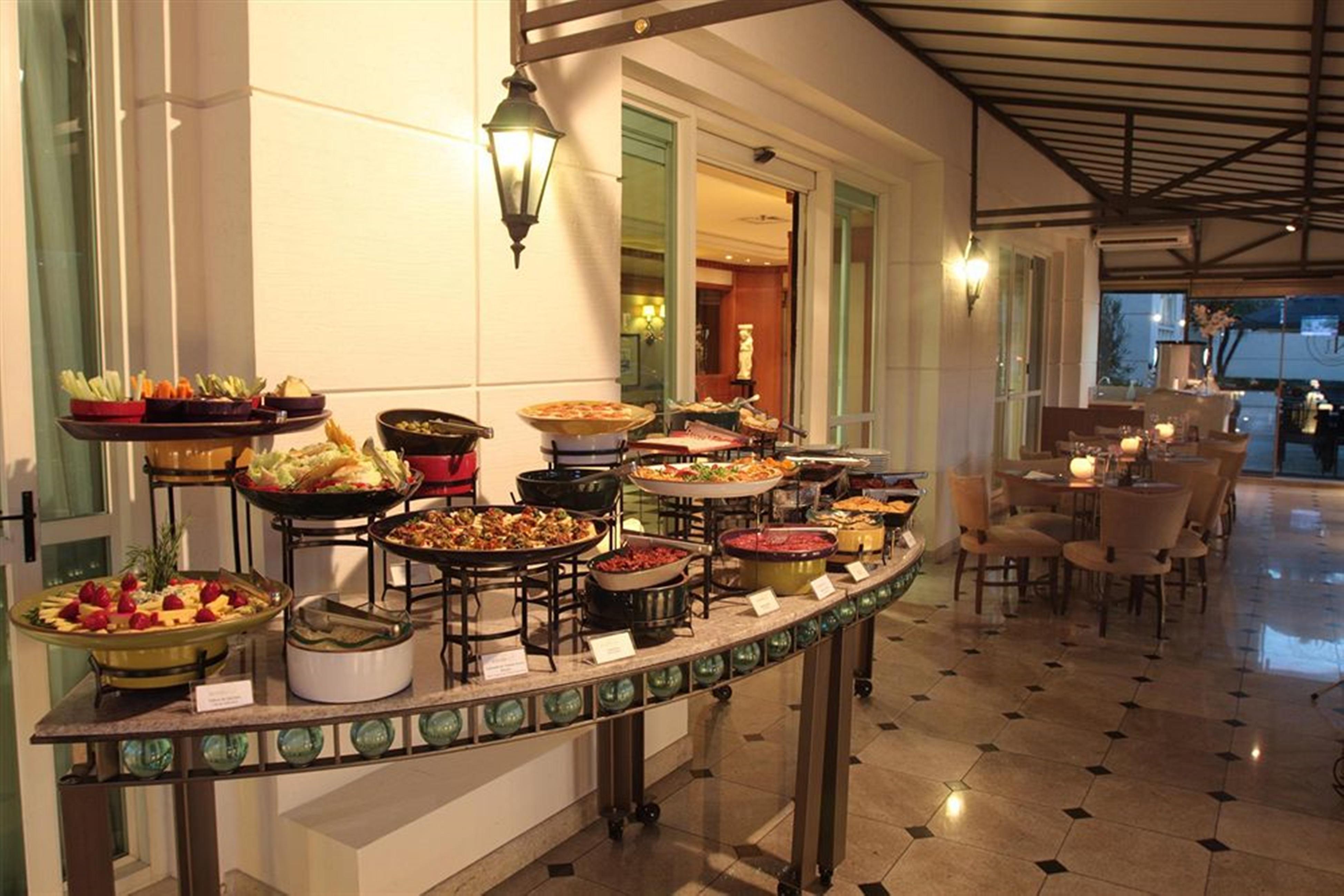 Hotel Gran Estanplaza Berrini São Paulo Exterior foto A buffet at a hotel