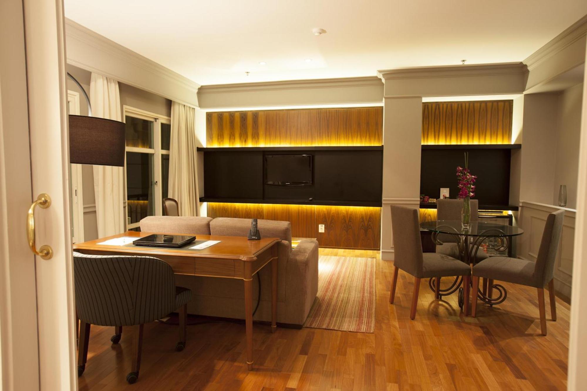 Hotel Gran Estanplaza Berrini São Paulo Habitación foto A living room in a typical apartment