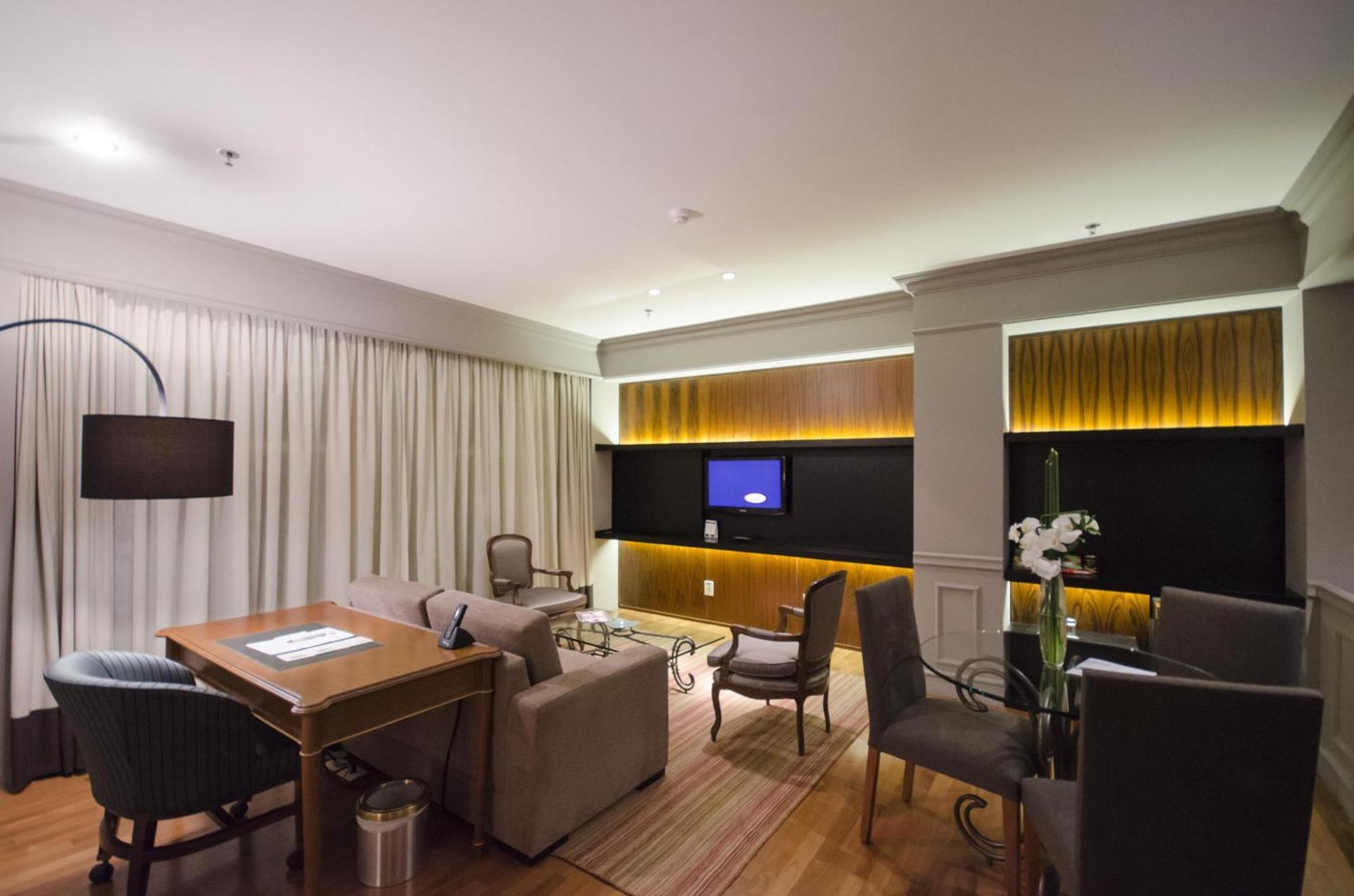 Hotel Gran Estanplaza Berrini São Paulo Habitación foto A living room in a suite at the Mandarin Oriental, Santiago